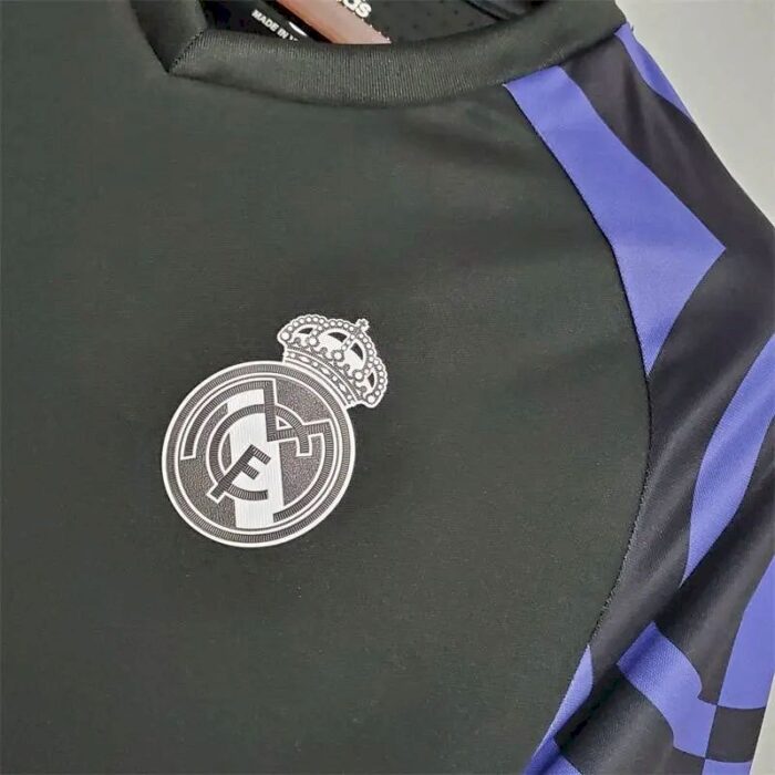 Retro Real Madrid 2015/16 Third Jersey - Image 5