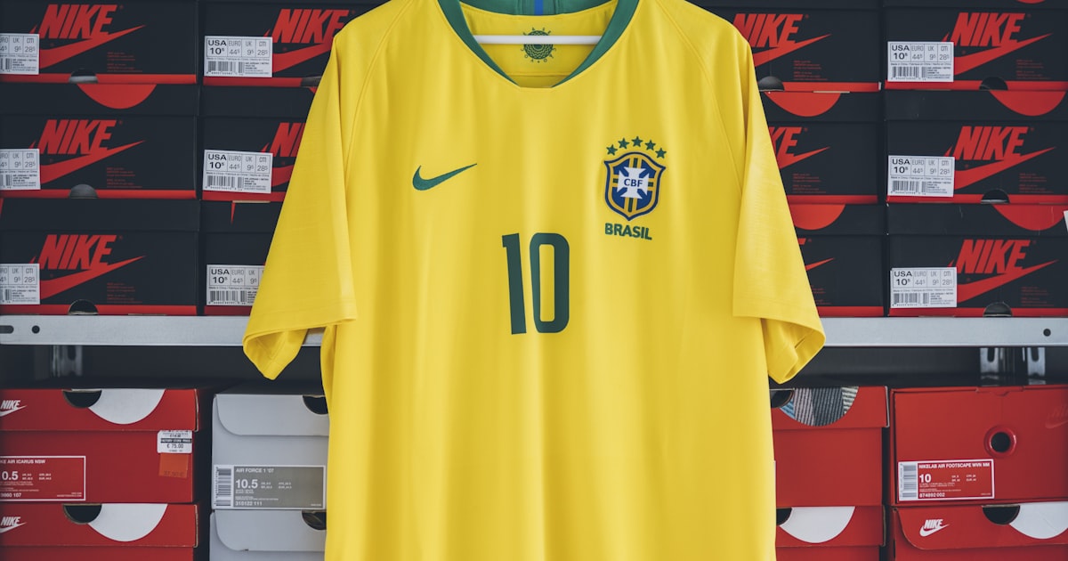 Brazil 1970 World Cup yellow football shirt with CBF crest
