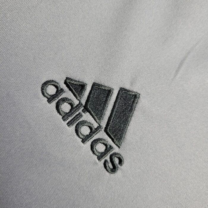Retro Real Madrid 2005/06 Third Jersey - Image 5