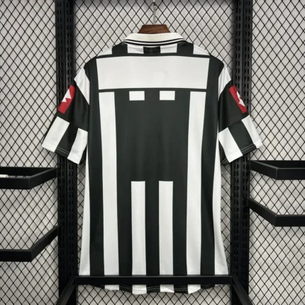 Juventus 2001/02 Home Retro Jersey