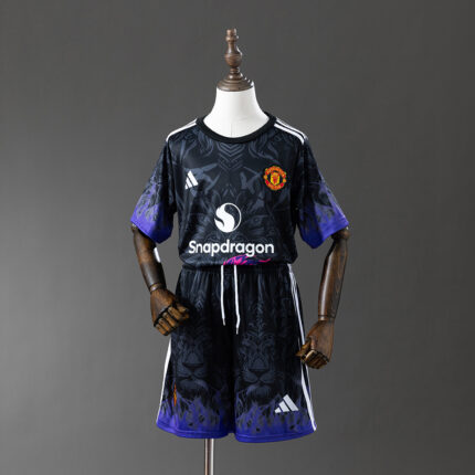 Kids Manchester United 2025/26 Special Edition Black Kit