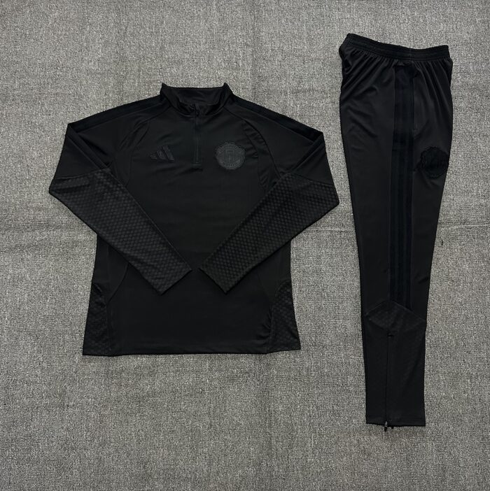 Kids Manchester United 2026/27 All Black Half-zip Tracksuit