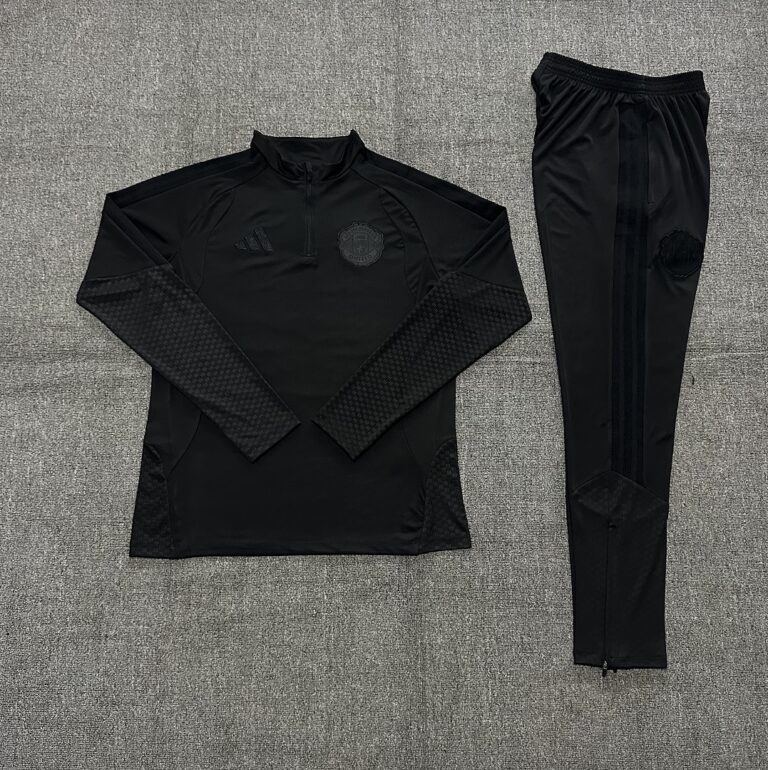 Kids Manchester United 2026/27 All Black Half-zip Tracksuit