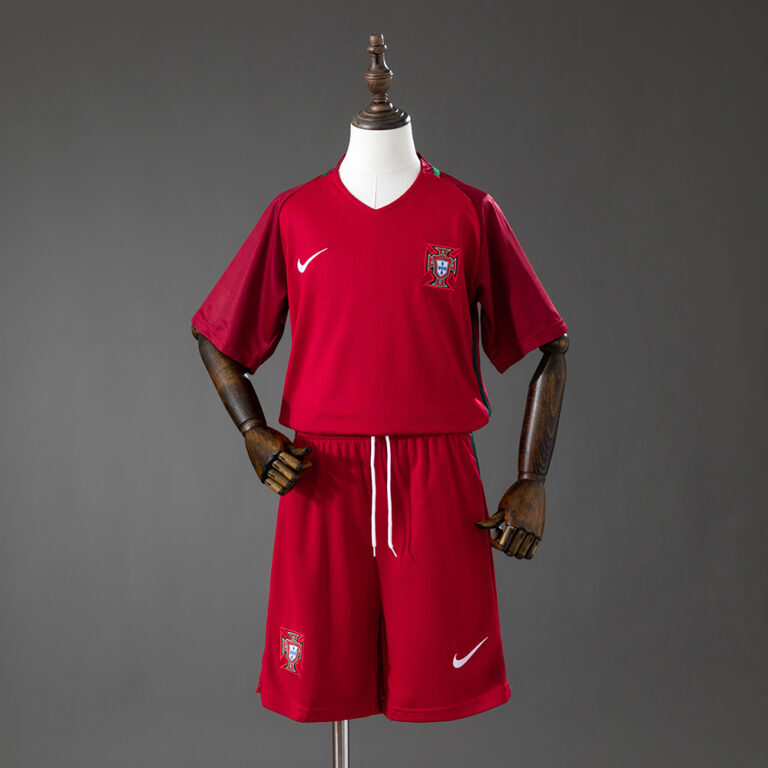 Kids Retro Portugal 2016/17 Home Kit