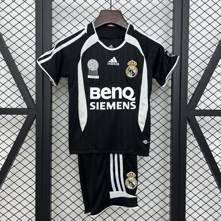 Kids Retro Real Madrid 2006/07 Away black Kit
