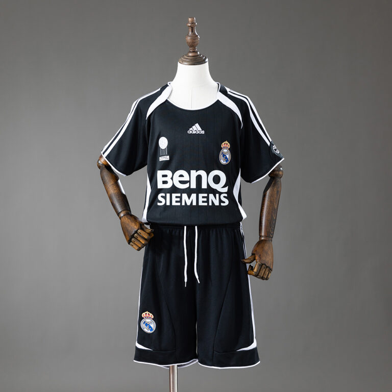 Kids Retro Real Madrid 2006/07 Third Kit
