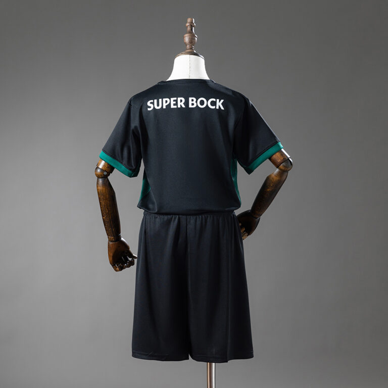 Kids Sporting CP 2025/26 Christmas Special Edition Kit