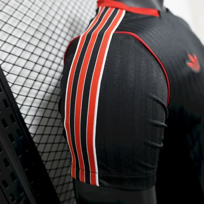 Manchester United 2025/26 Black Terrace Icons Jersey Player Version