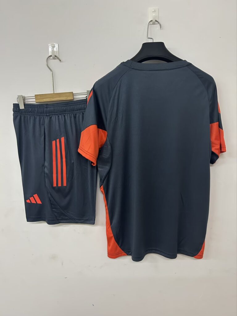 Mens Bayern Munich 2025/26 black gray Training Jersey
