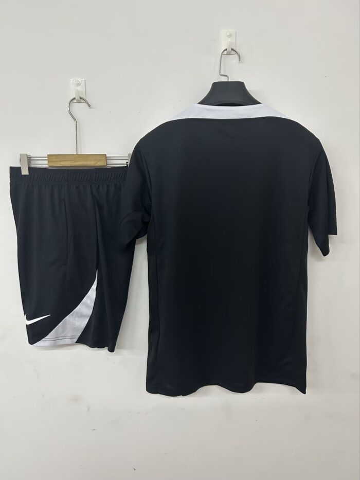 Mens Chelsea 2025/26 black Training Jersey