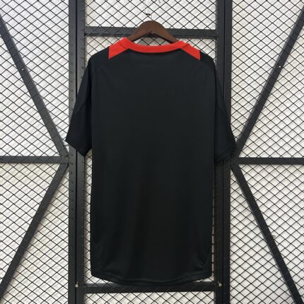 Mens Internacional 2025/26 Black and red Training Jersey