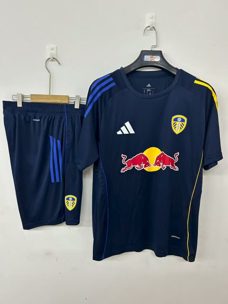 Mens Leeds United F.C. 2025/26 royal blue Training Jersey