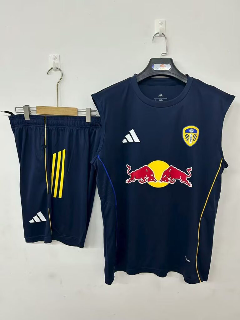 Mens Leeds United F.C. 2025/26 royal blue Training Vest