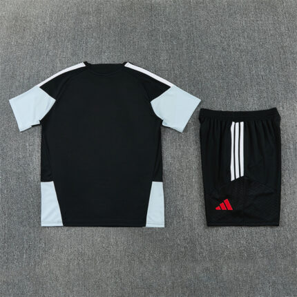 Mens Liverpool 2026/27 Black Training Jersey