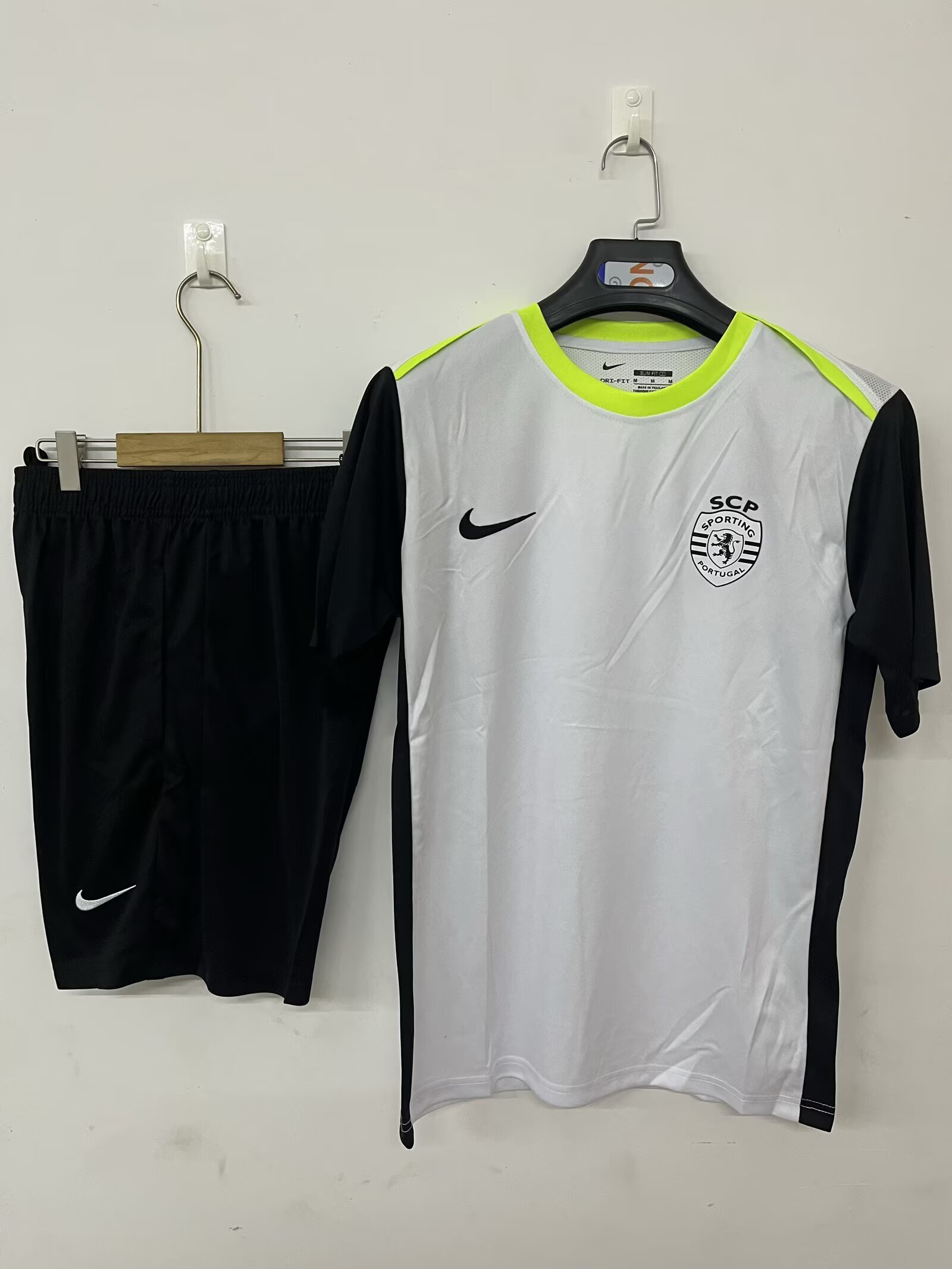Mens Sporting CP 2025/26 Lisbon Gray Training Jersey Mens Sporting CP 2025/26 Lisbon Gray Training Jersey