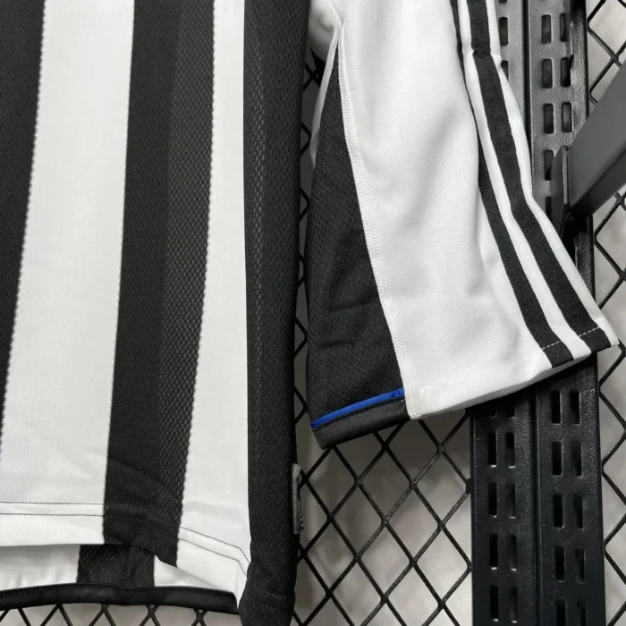 Newcastle United 2003/05 Home Long Sleeves Retro Jersey