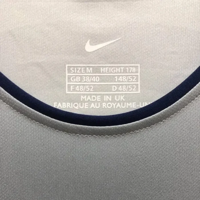 Paris Saint-Germain 2001-2002 Away Retro Jersey