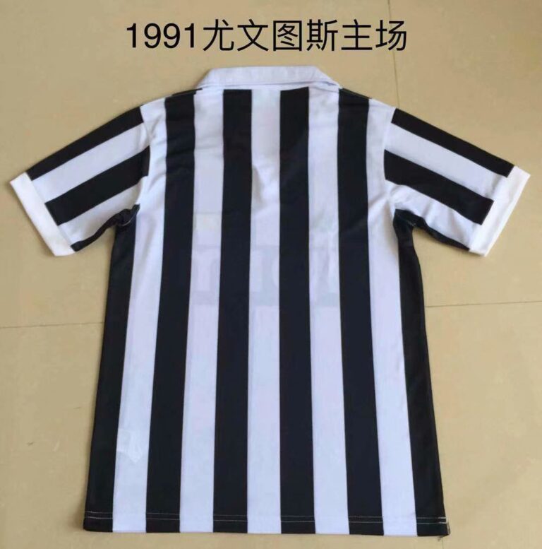 Retro Juventus 1991/92 Home Jersey
