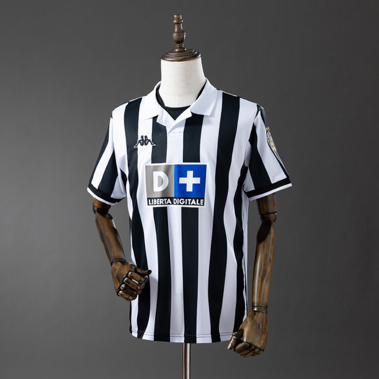 Retro Juventus 1998/99 Home Jersey