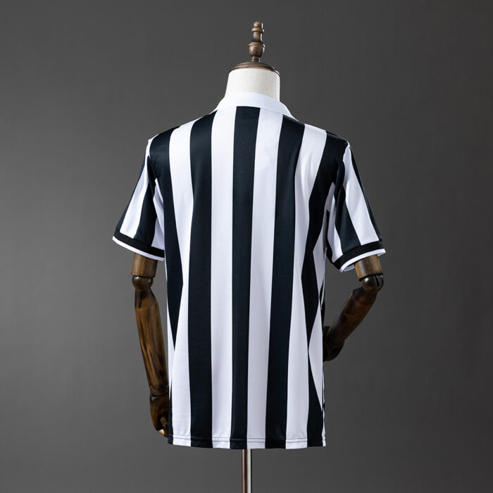 Retro Juventus 1998/99 Home Jersey