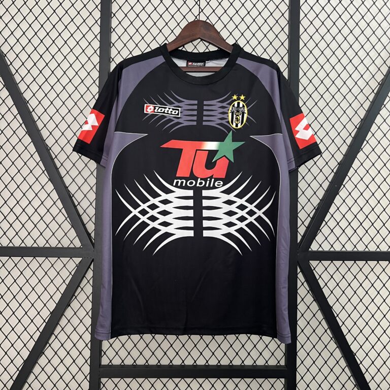 Retro Juventus 2001/02 Goalkeeper black Jersey