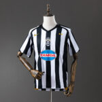Retro Juventus 2005/06 Home Jersey