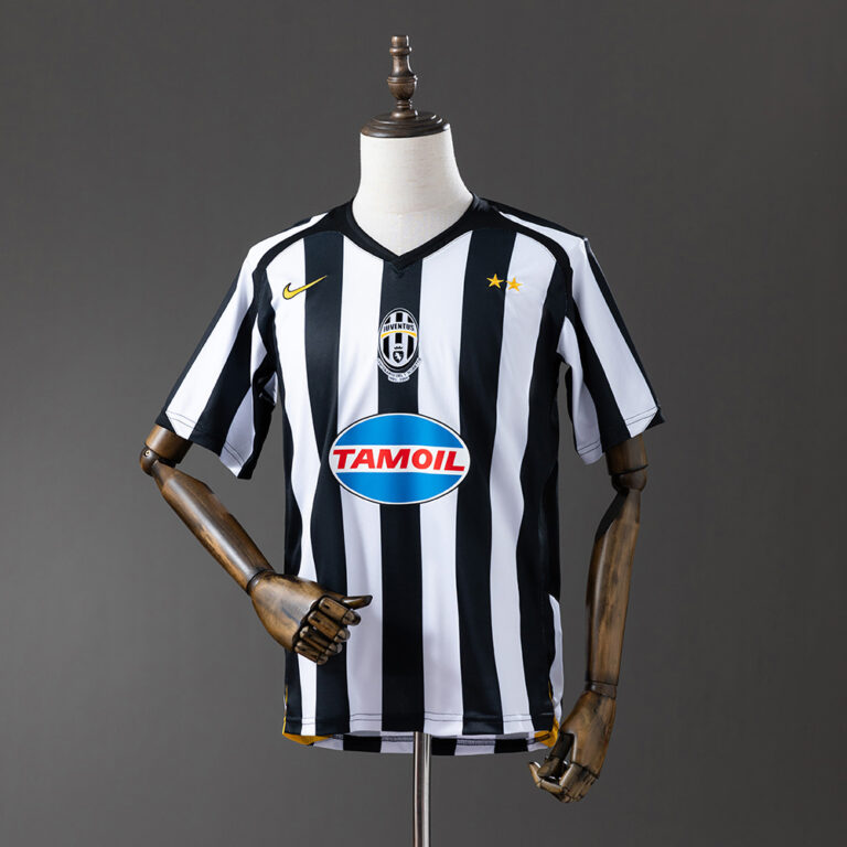 Retro Juventus 2005/06 Home Jersey