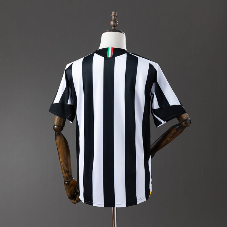 Retro Juventus 2005/06 Home Jersey