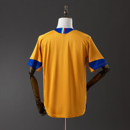Retro Juventus 2005/06 Third Jersey