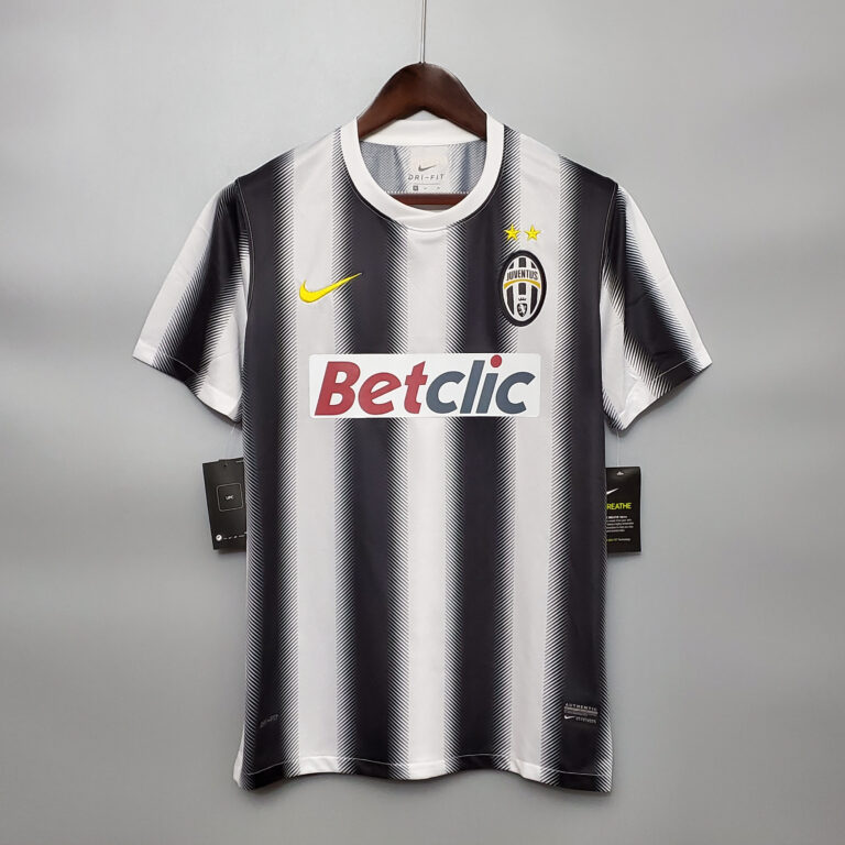Retro Juventus 2010/11 Home Jersey