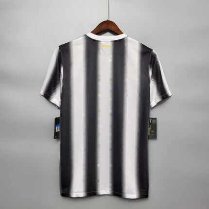 Retro Juventus 2010/11 Home Jersey