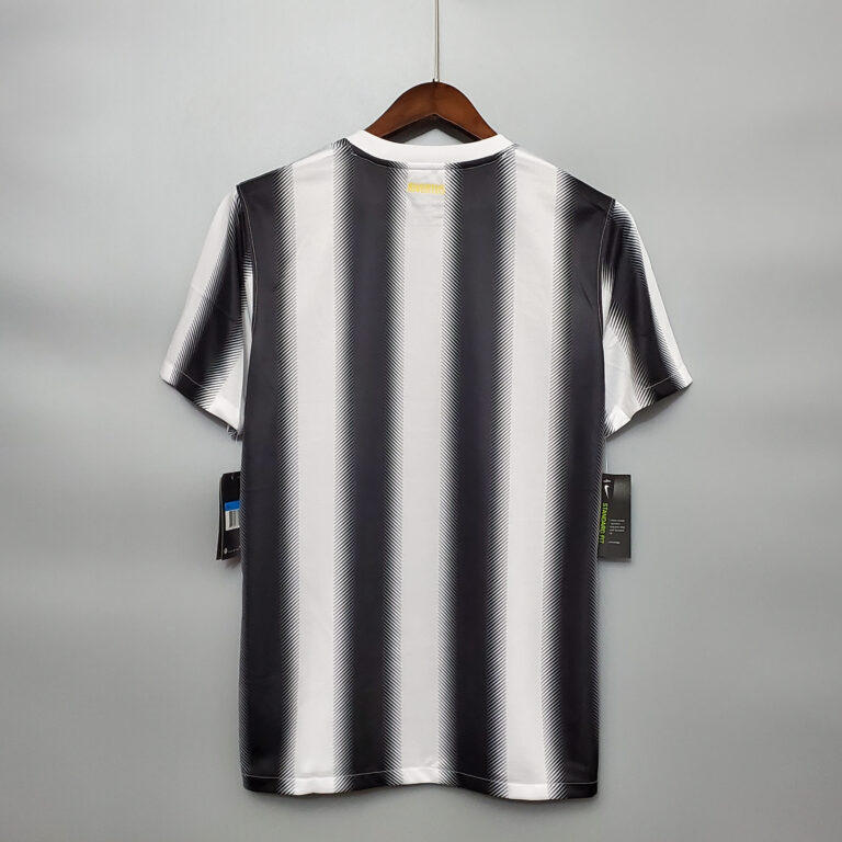 Retro Juventus 2010/11 Home Jersey