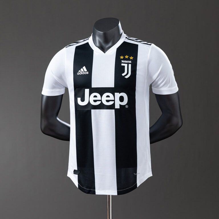 Retro Juventus 2018/19 Home Jersey Player Version