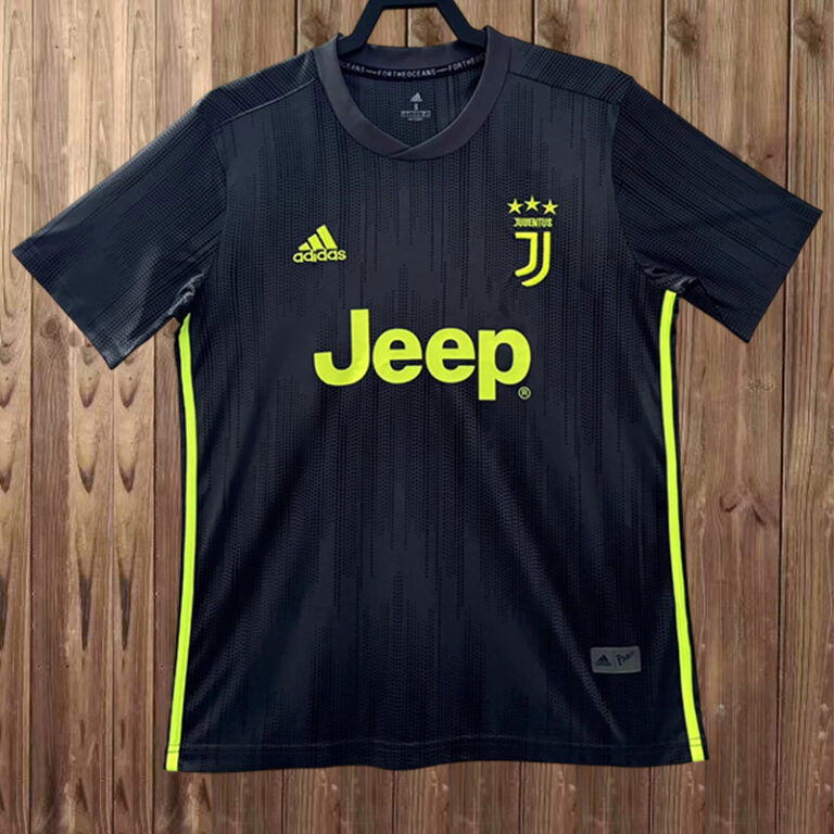 Retro Juventus 2018/19 Third Black Jersey