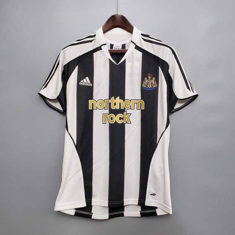 Retro Newcastle United 2005/06 Home Jersey