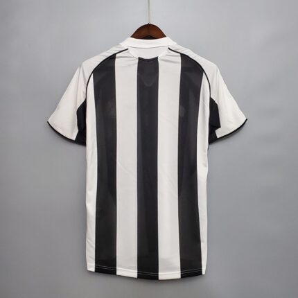Retro Newcastle United 2005/06 Home Jersey