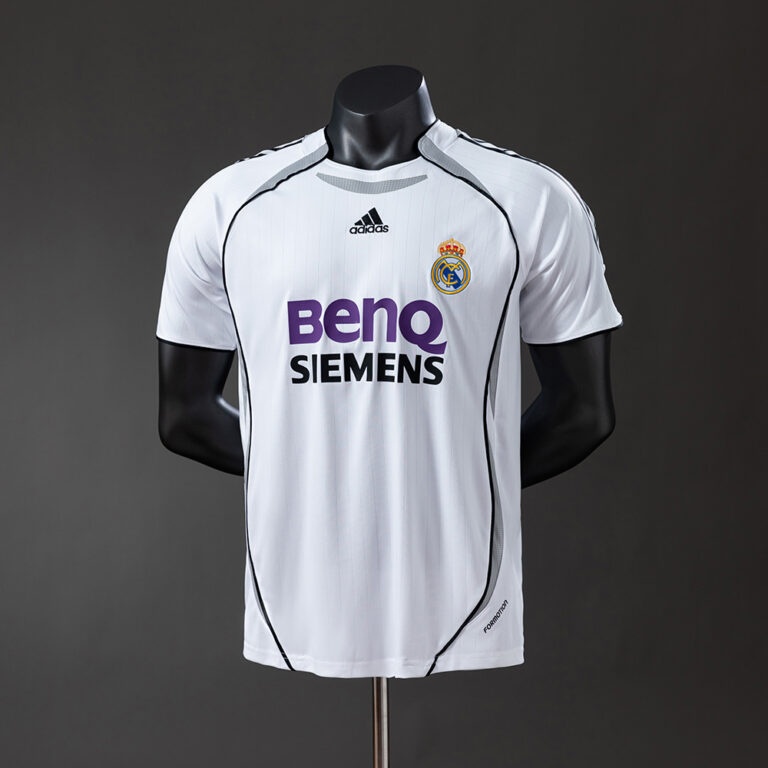 Retro Real Madrid 2006/07 Home Jersey Player Version